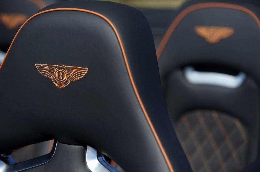 Детали интерьера Bentley Continental SuperSports Convertible 2010 года  (фото 21 из 108)
